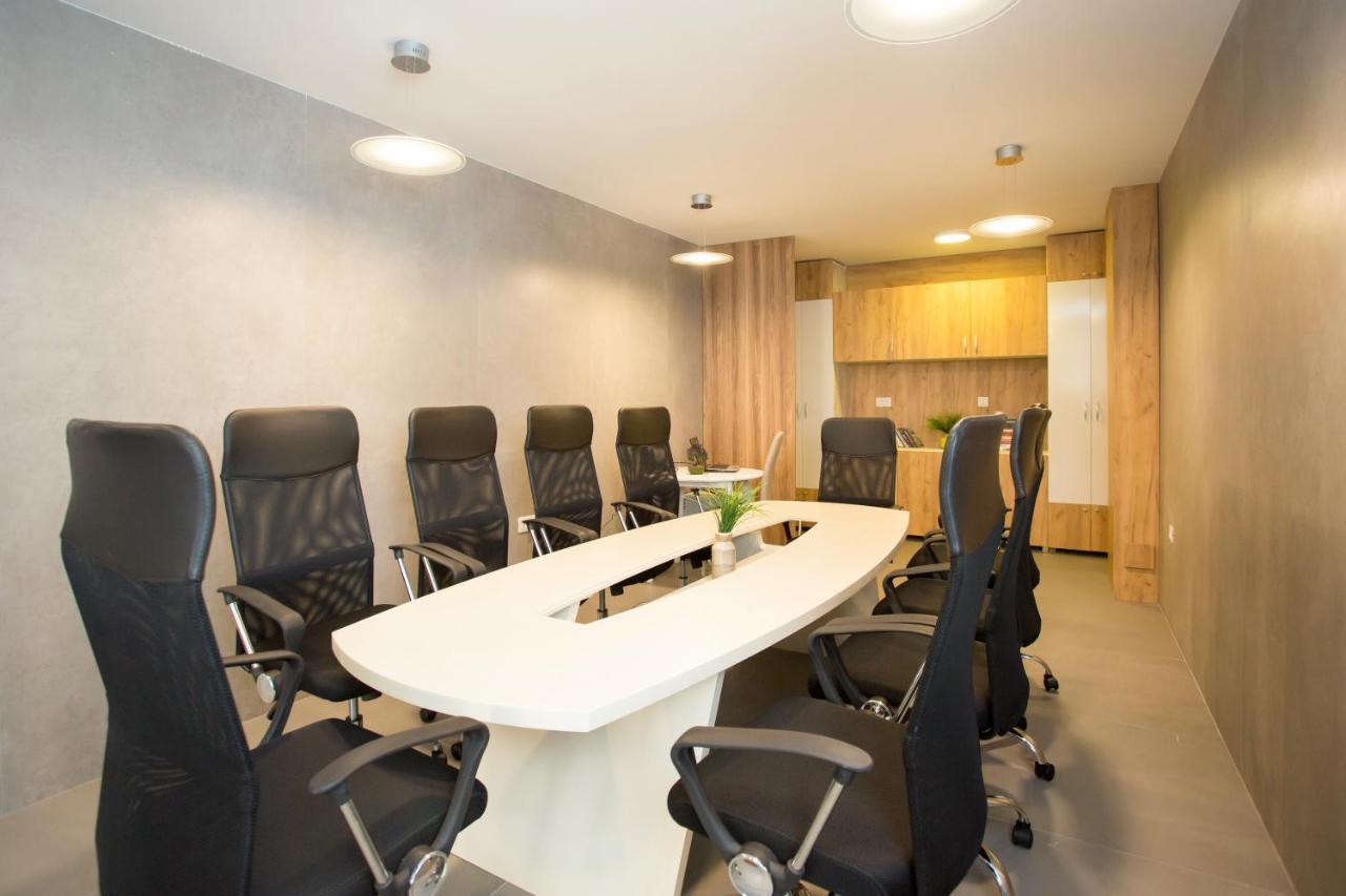 Tilia Hotell Cetinje Exteriör bild