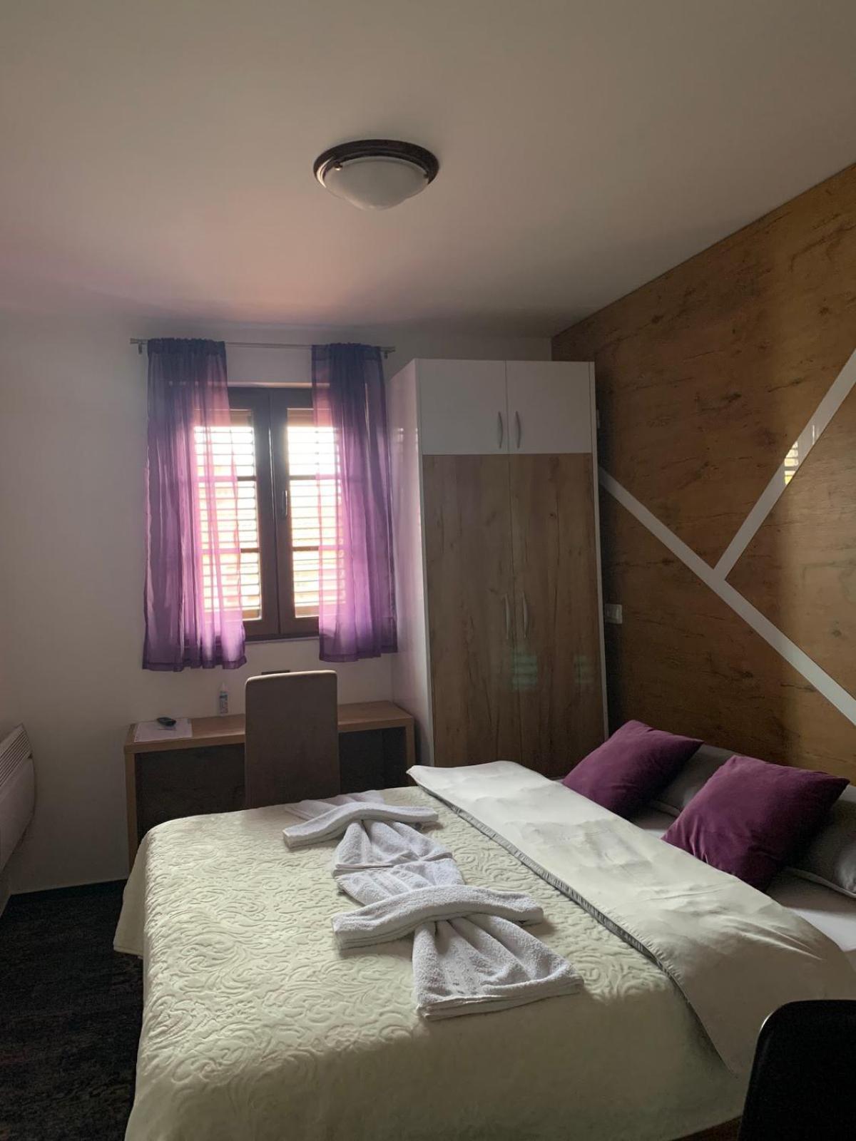 Tilia Hotell Cetinje Rum bild