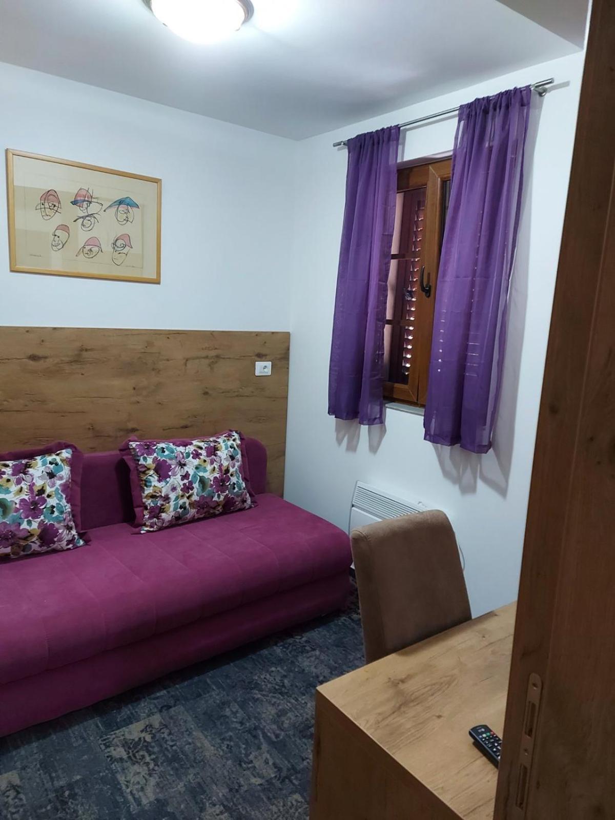 Tilia Hotell Cetinje Rum bild