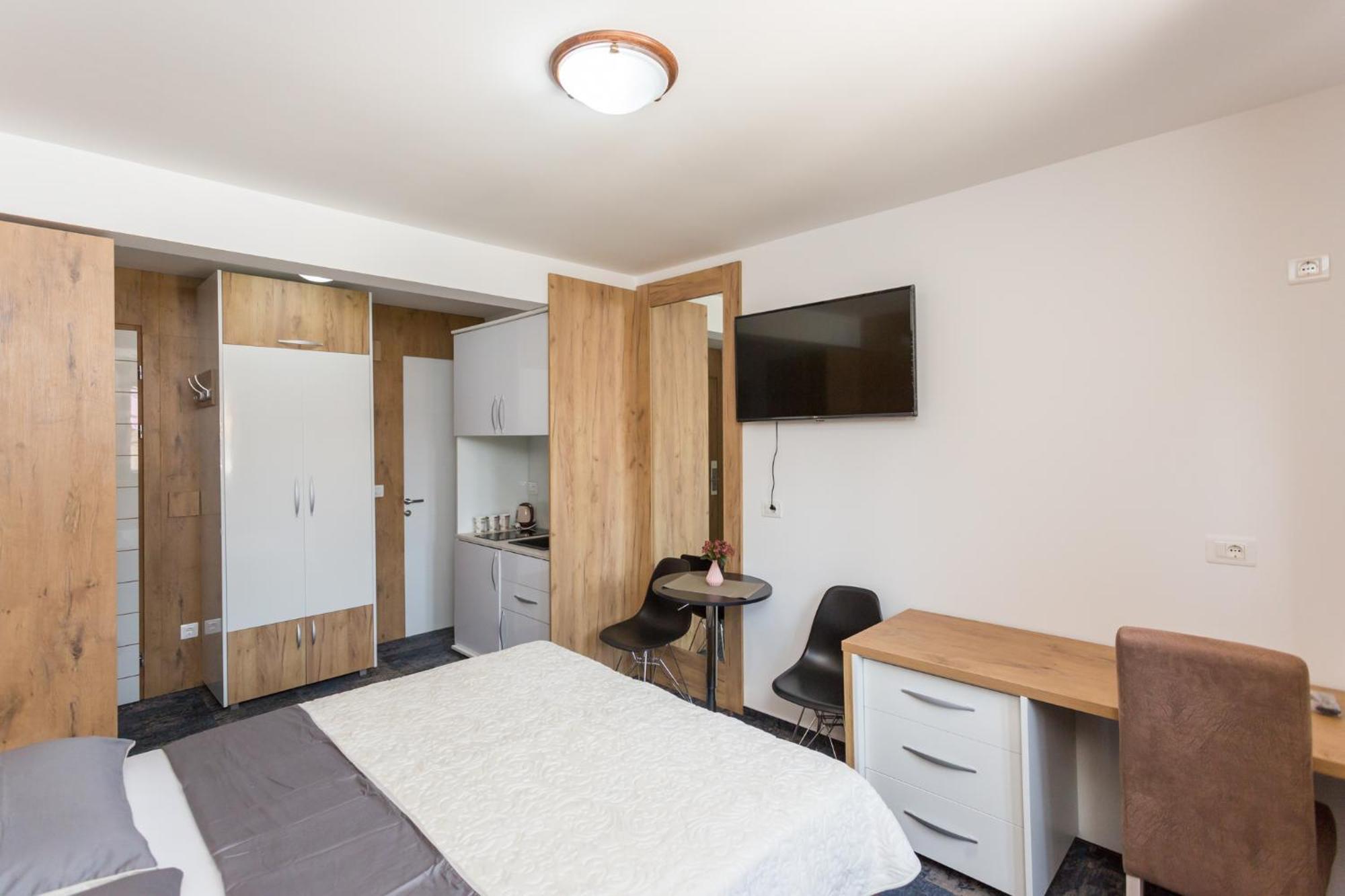 Tilia Hotell Cetinje Exteriör bild