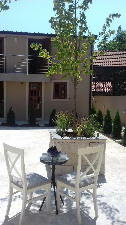 Tilia Hotell Cetinje Exteriör bild